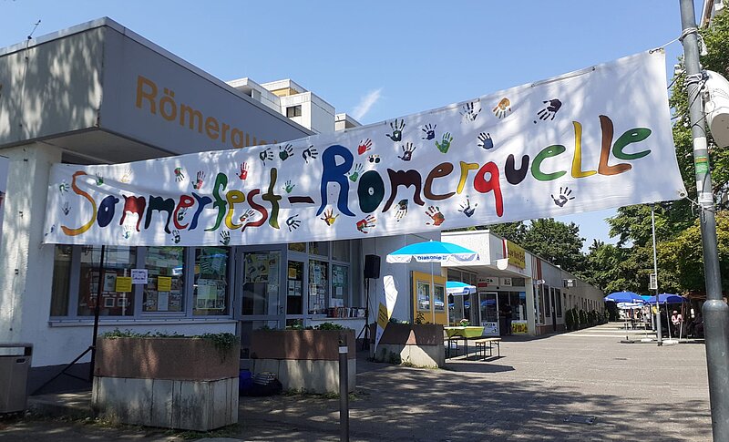 Selbstgestalteter Banner zur Begrüßung der Gäste
