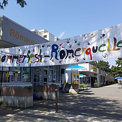 Selbstgestalteter Banner zur Begrüßung der Gäste