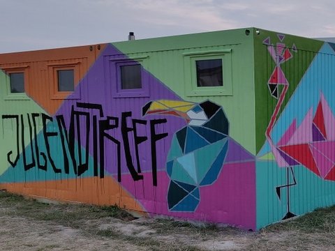 Bunt bemalter Container